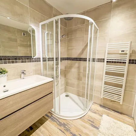 Apartment T3 Traversant Proche Du Centre De